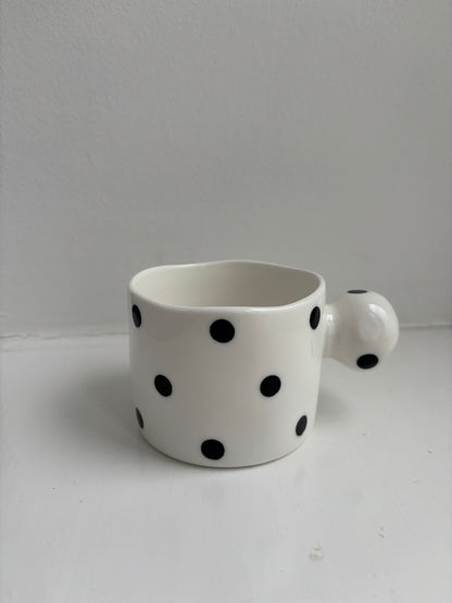 keramik kaffekop med prikker