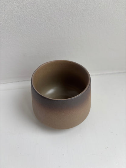 Keramik kaffekop i brun