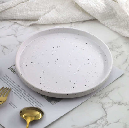 Keramik tallerken - i hvidt moderne minimalisme design